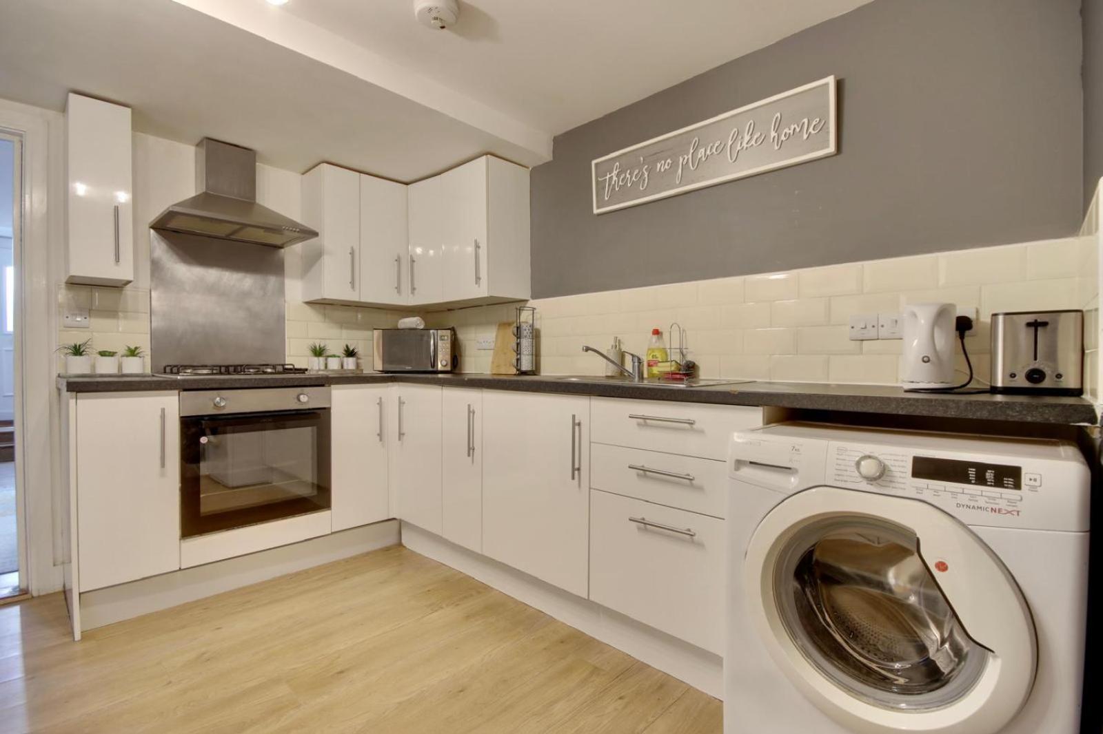 Southsea Getaway With Pool Table And Hot Tub Appartement *